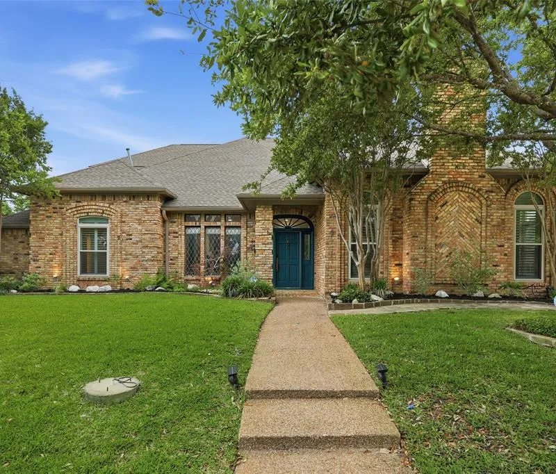 848 Birdsong, Bedford TX 76021