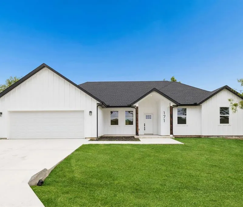 171 Tryall Court, Runaway Bay TX 76426