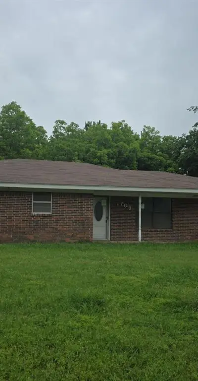 709 Lee Street, Bowie TX 76230