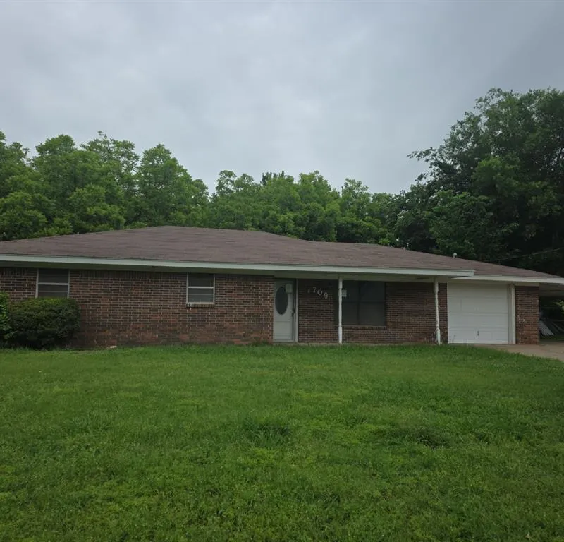709 Lee Street, Bowie TX 76230