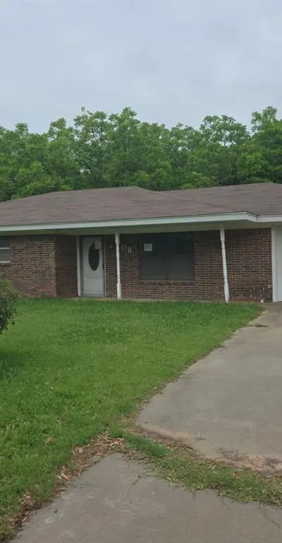 709 Lee Street, Bowie TX 76230 - Photo 3