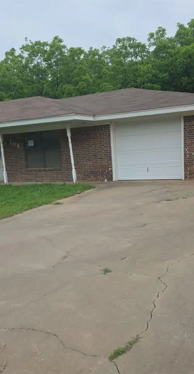 709 Lee Street, Bowie TX 76230 - Photo 4