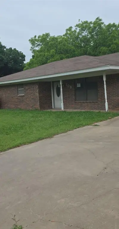 709 Lee Street, Bowie TX 76230 - Photo 5