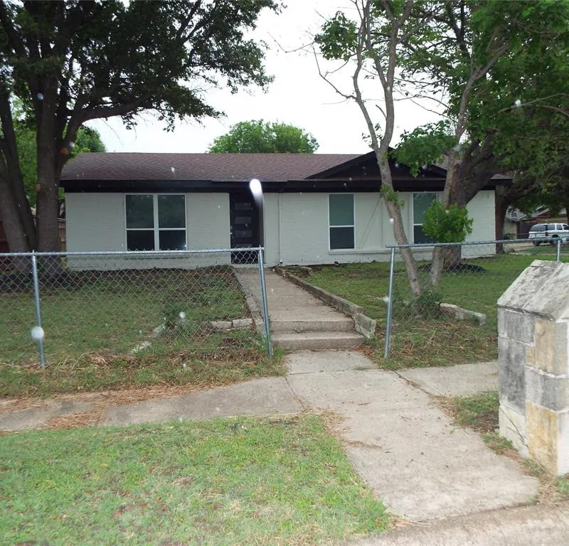 8949 Shorelark Drive, Dallas TX 75217