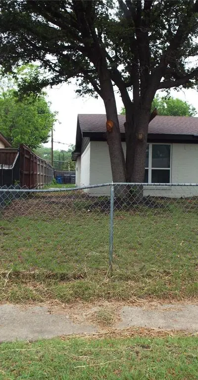 8949 Shorelark Drive, Dallas TX 75217 - Photo 2