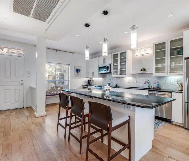 7404 W Northwest Highway # 3, Dallas TX 75225