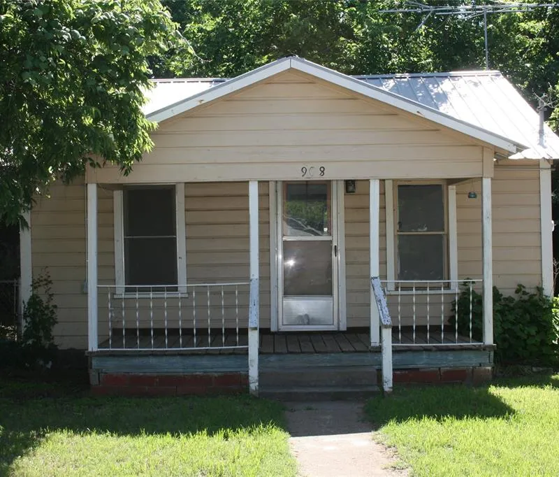 908 Franklin Street, Weatherford TX 76086