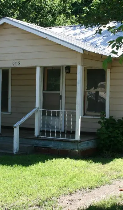 908 Franklin Street, Weatherford TX 76086 - Photo 2