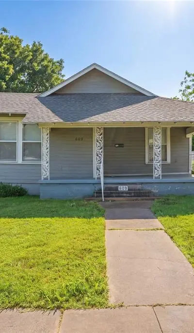 609 E Elm Street, Hillsboro TX 76645 - Photo 2