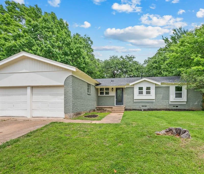 1307 Ravenwood Drive, Arlington TX 76013