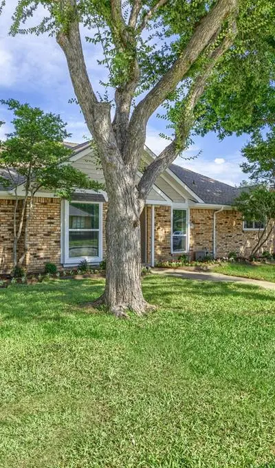 3916 Spring Hollow Drive, Carrollton TX 75007 - Photo 3