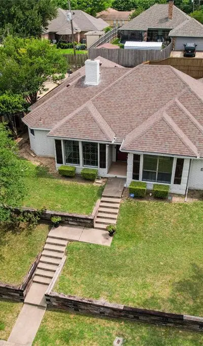 418 Whispering Hills Drive, Duncanville TX 75137 - Photo 2