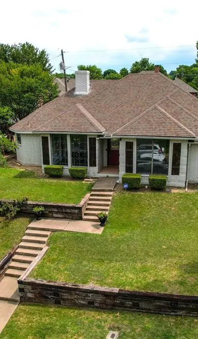 418 Whispering Hills Drive, Duncanville TX 75137 - Photo 3