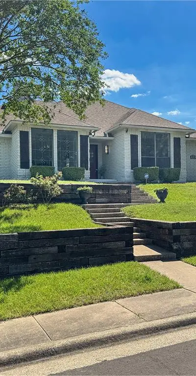 418 Whispering Hills Drive, Duncanville TX 75137 - Photo 4