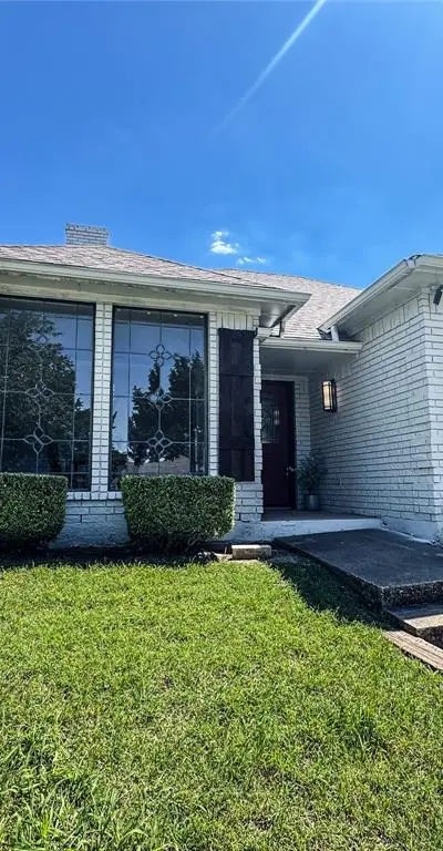 418 Whispering Hills Drive, Duncanville TX 75137 - Photo 5
