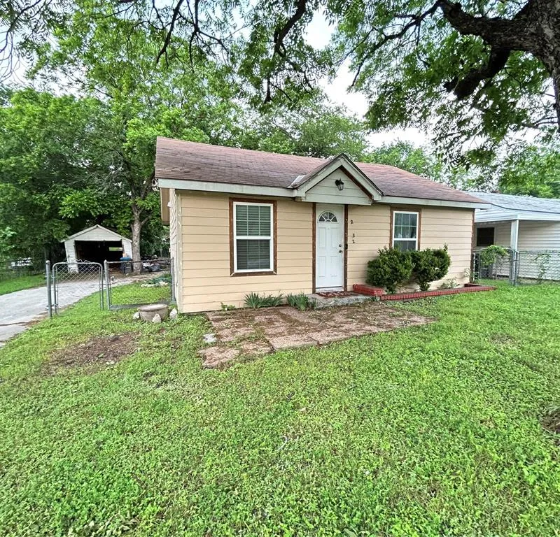 2132 N Sylvania Avenue, Fort Worth TX 76111