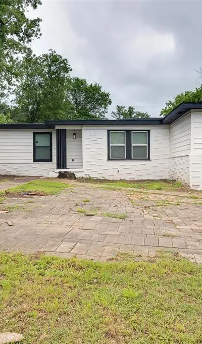 5520 Jewell Avenue, Fort Worth TX 76112