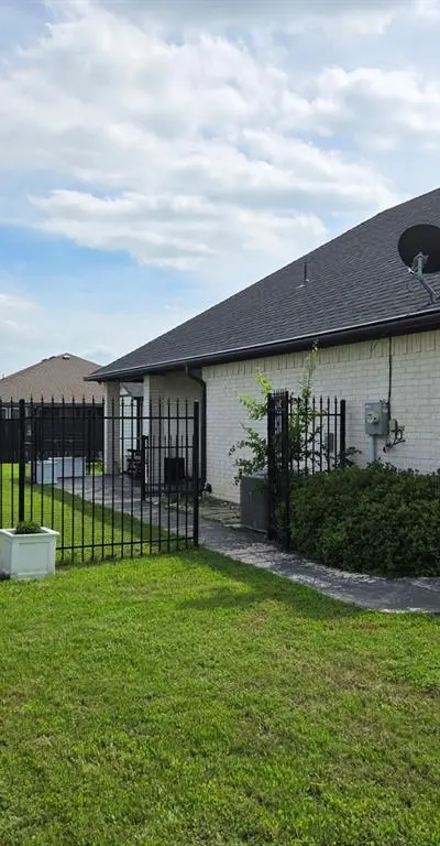 430 Alexander Street, Hillsboro TX 76645 - Photo 2