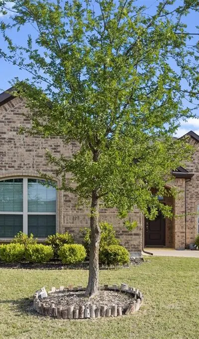208 Hitching Post Road, Red Oak TX 75154