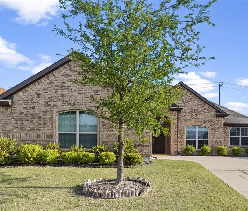 208 Hitching Post Road, Red Oak TX 75154