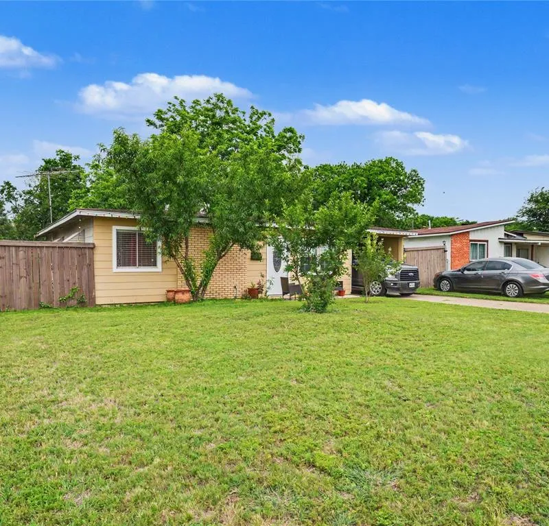 1217 California Parkway S, Fort Worth TX 76134