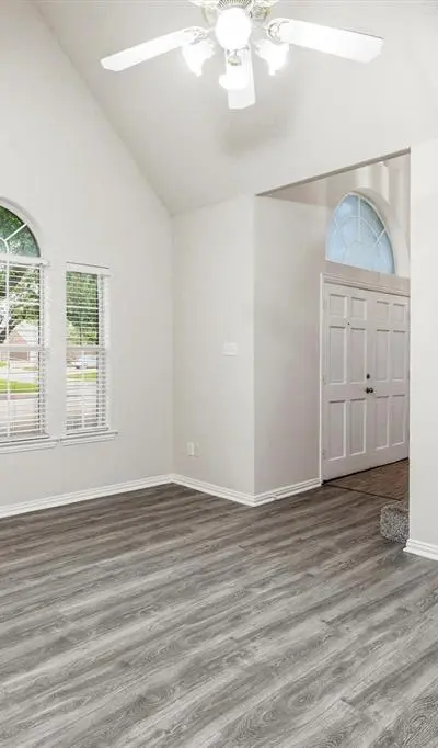 306 Santa Fe Trail, Irving TX 75063 - Photo 4