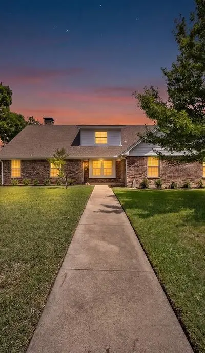 1602 Lancelot Circle, Grand Prairie TX 75050 - Photo 2
