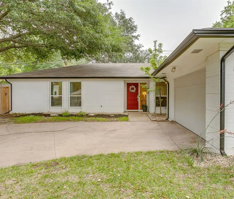 6413 Whitman Avenue, Fort Worth TX 76133