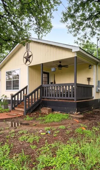 902 Travis Avenue, Alvarado TX 76009