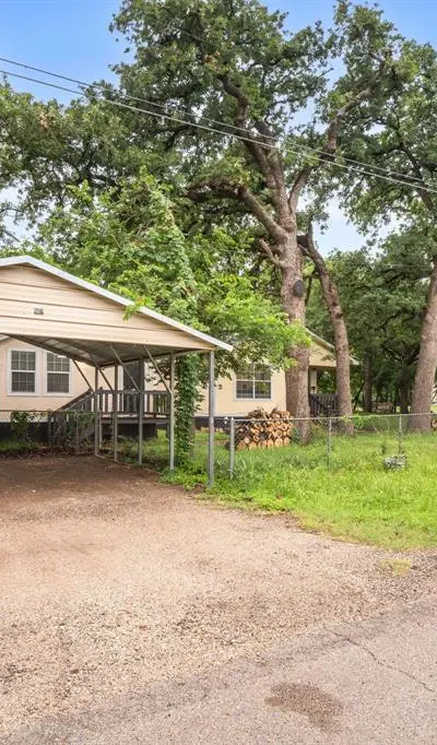 902 Travis Avenue, Alvarado TX 76009 - Photo 2