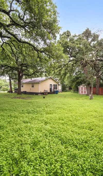 902 Travis Avenue, Alvarado TX 76009 - Photo 4