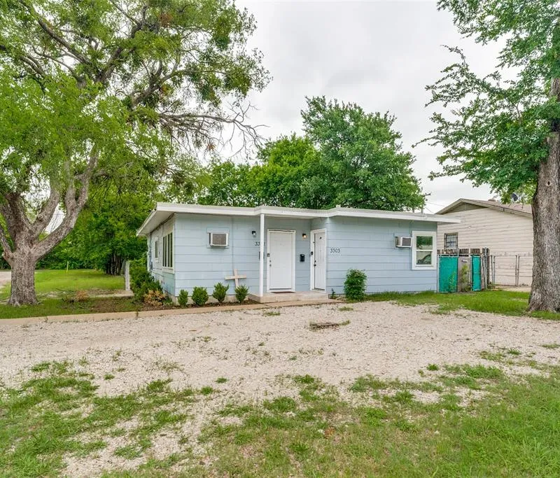3301 Willing Avenue, Fort Worth TX 76110