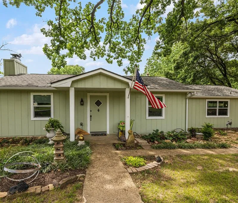 713 Midway Road, Tool TX 75143