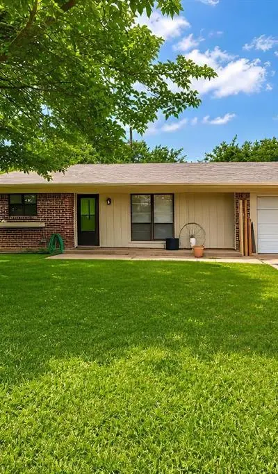 805 Long Drive, Mineral Wells TX 76067 - Photo 2