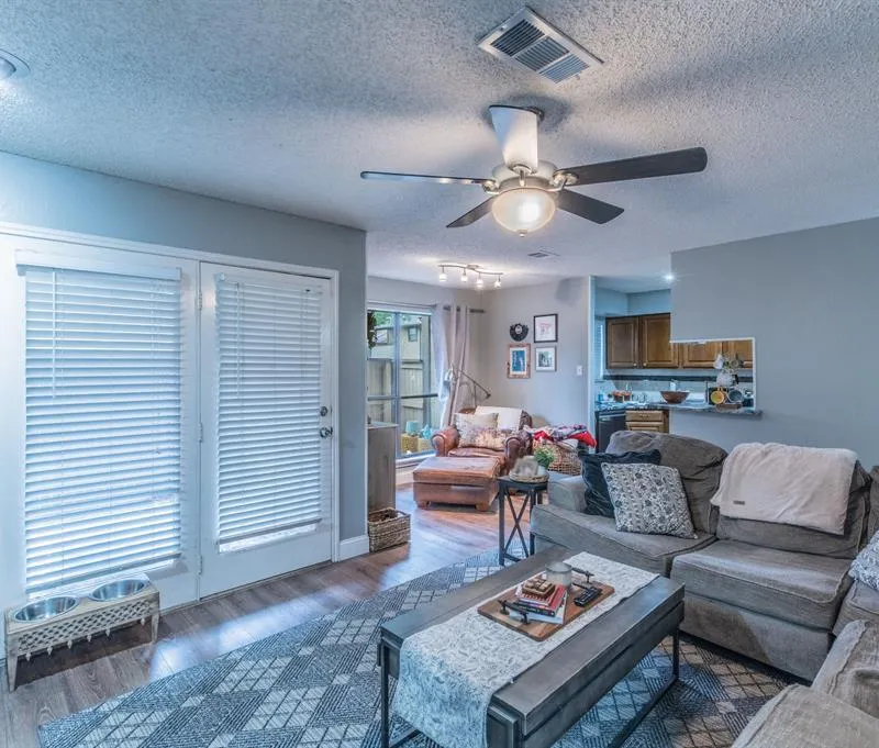 1901 Cloisters Drive # 914, Arlington TX 76011