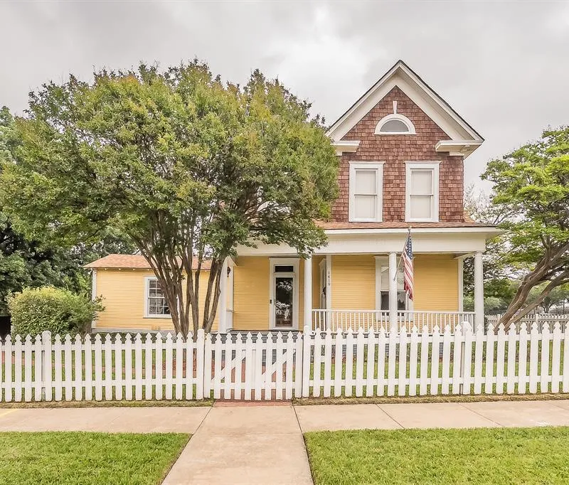 1419 Lipscomb Street, Fort Worth TX 76104