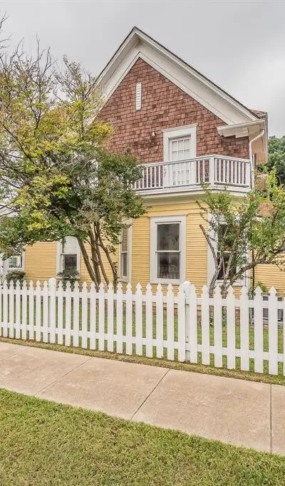 1419 Lipscomb Street, Fort Worth TX 76104 - Photo 2