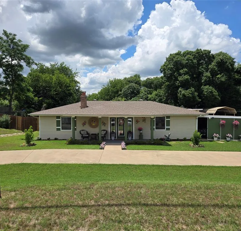 1316 E Apache Trail, Granbury TX 76048