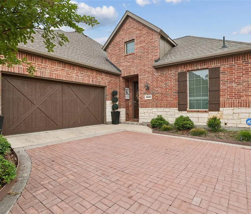 2045 Spotted Fawn Drive, Arlington TX 76005