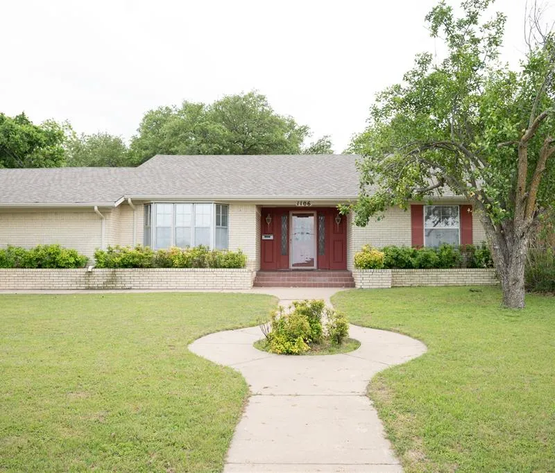 1106 E Franklin Street, Hillsboro TX 76645
