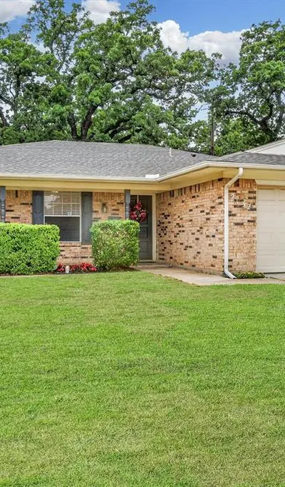 2132 Sandy Lane, Irving TX 75060