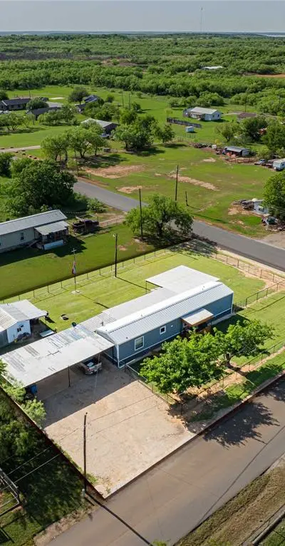 703 N Harvey Street, Breckenridge TX 76424 - Photo 2