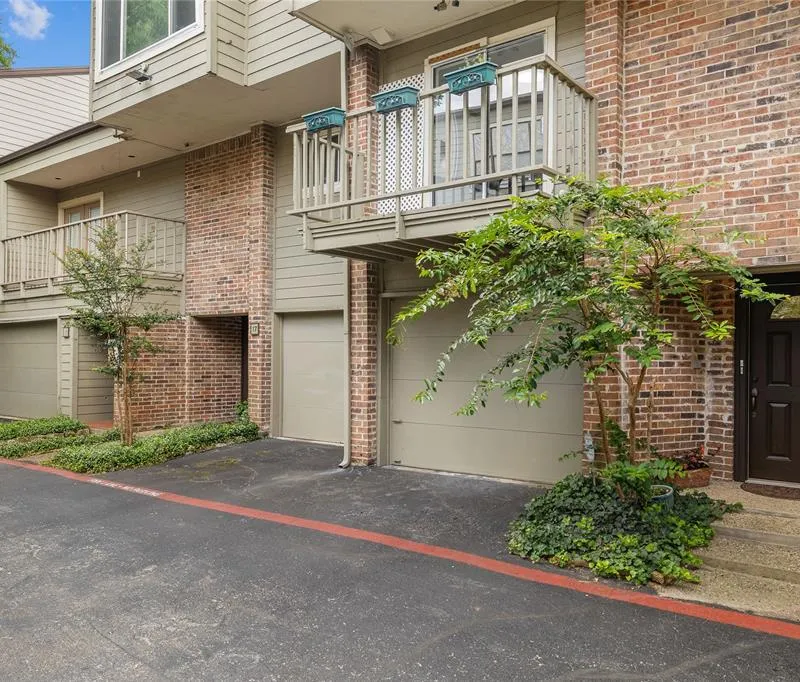 6808 Eastridge Drive # C4, Dallas TX 75231
