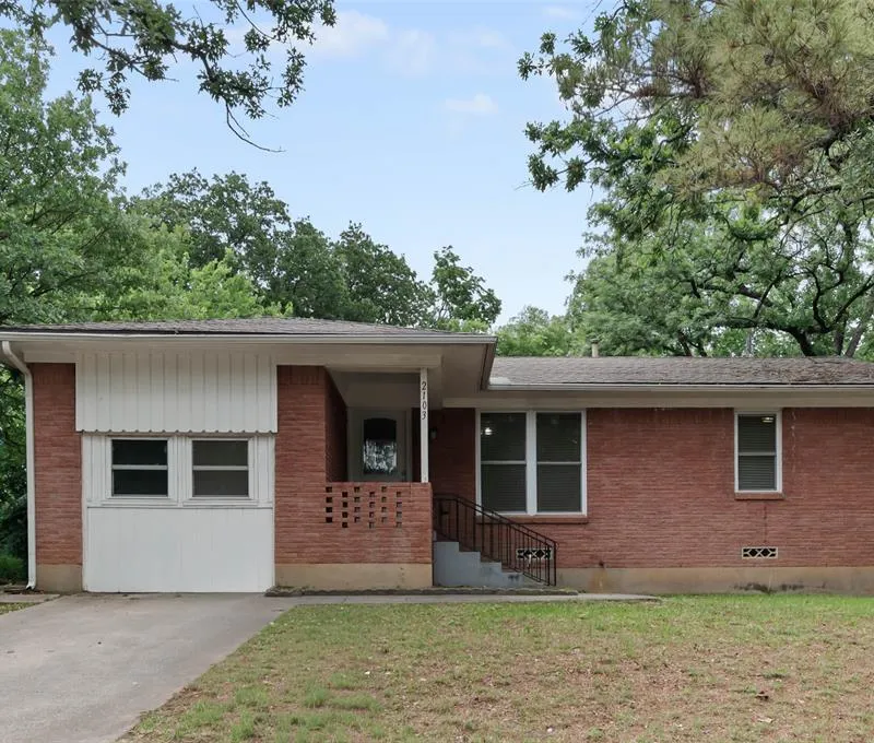 2103 Mercedes Road, Denton TX 76205