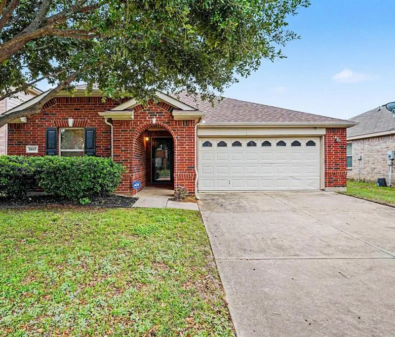 1865 Lynnwood Hills Drive, Fort Worth TX 76112