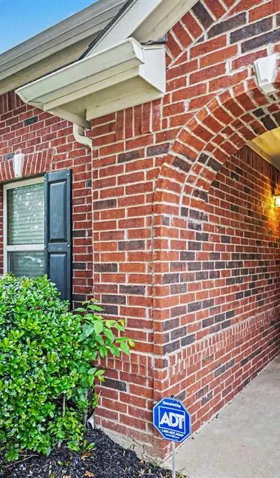 1865 Lynnwood Hills Drive, Fort Worth TX 76112 - Photo 2