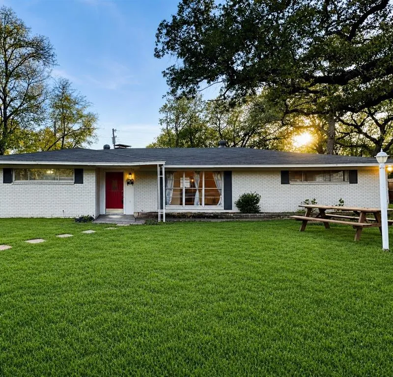 311 Lincolnshire Court, Irving TX 75061