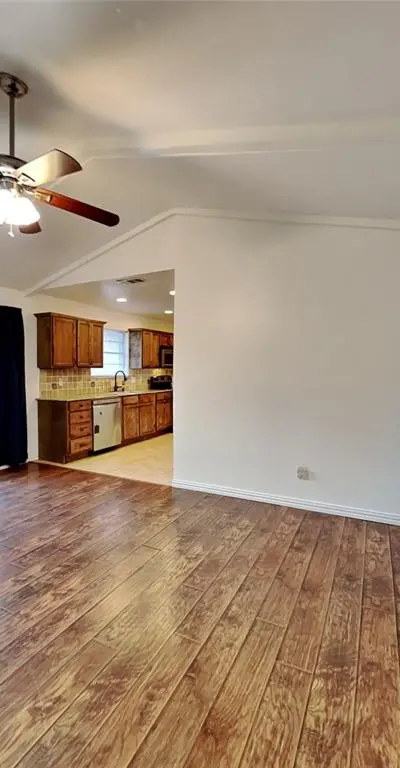 311 Lincolnshire Court, Irving TX 75061 - Photo 5