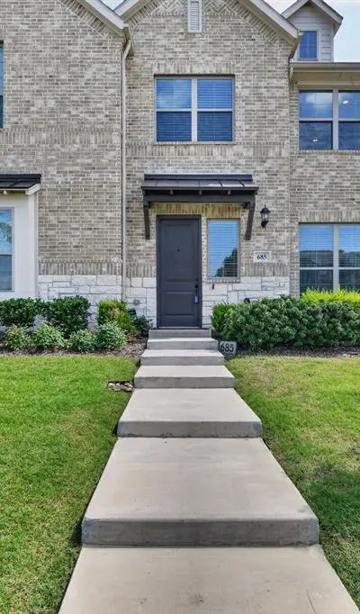 685 Watersedge Court, Lewisville TX 75067