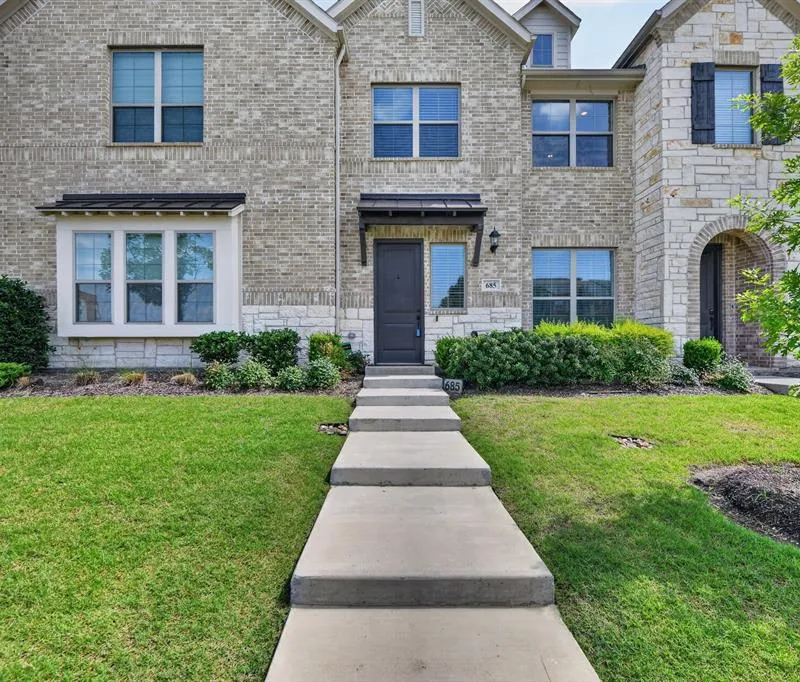 685 Watersedge Court, Lewisville TX 75067